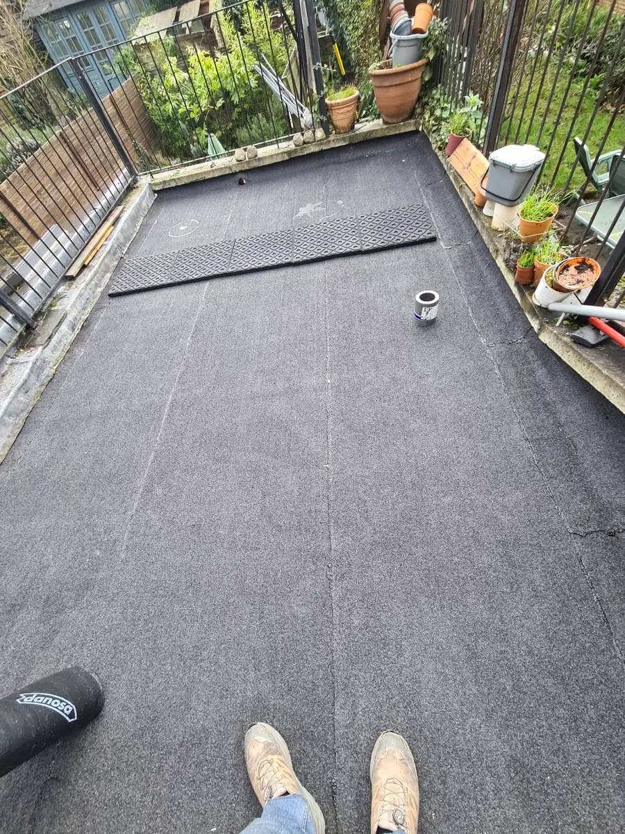 Finished felt flat roof, seen from the roof