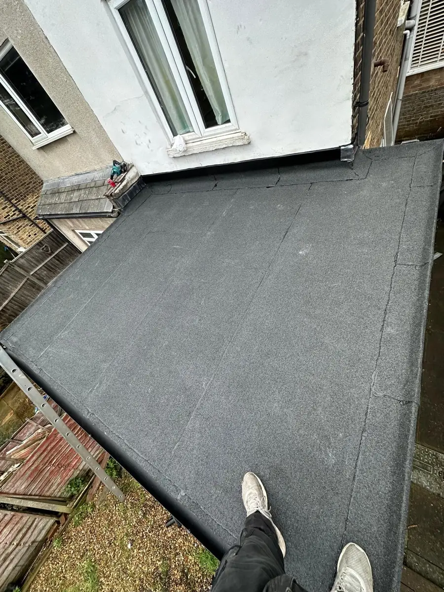Felt flat roof finished on a small extension