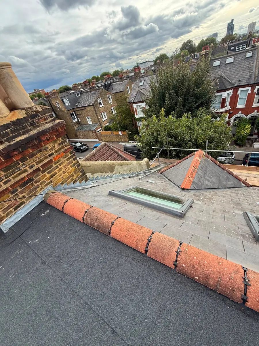 Flat roof finished between two pitched roofs