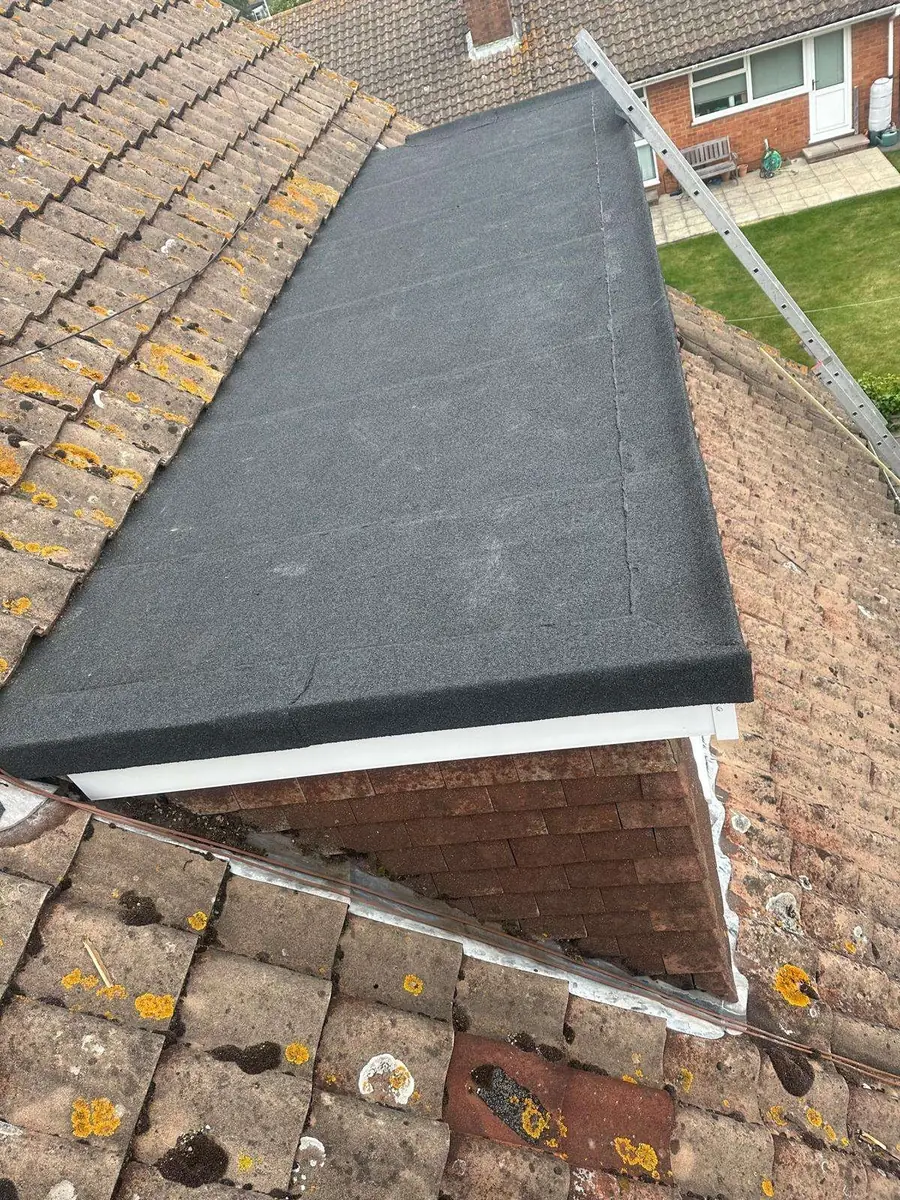 Flat roof finished over a bay window