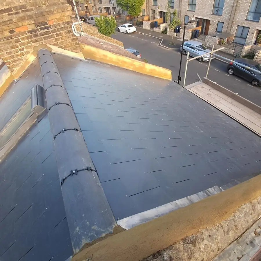 Slate-effect roof with a new lead valley